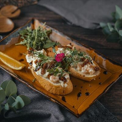 Брускетта с креветками в Amato по цене 700 ₽