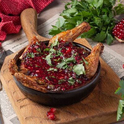 Цыпленок в ежевичном соусе в Чинтамани по цене 1150 ₽