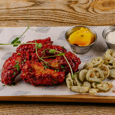 Крылья куриные Баффало в Кубанские пивоварни по цене 580 ₽