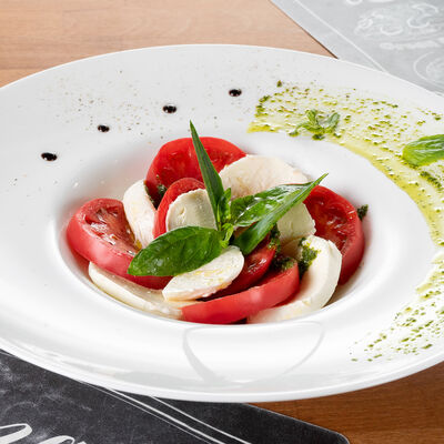 Салат Капрезе в РичБро по цене 620 ₽