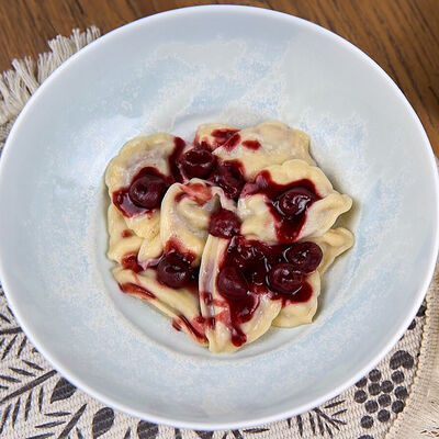 Вишневые вареники со страчателлой, мятой и базиликом в Белок по цене 730 ₽