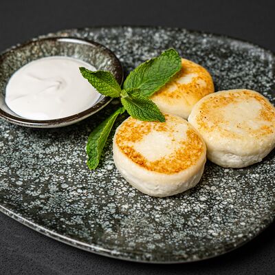 Сырники со сметаной в Wellfood по цене 18 р.