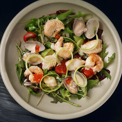 С морепродуктами, спаржей, авокадо и томатами в Морской по цене 1750 ₽