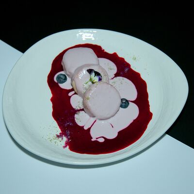 Сырники с конфи из черной смородины в Libido по цене 850 ₽