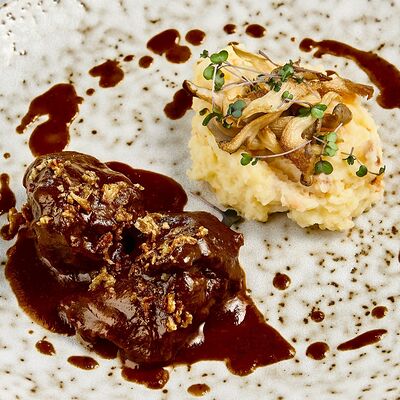 Говяжьи щечки демиглас в Гастробар DOM по цене 600