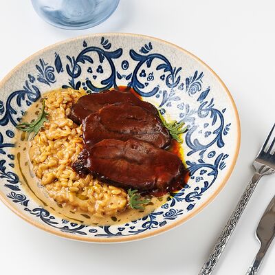 Говяжьи щечки с пастой ризо в Альбатрос по цене 890 ₽