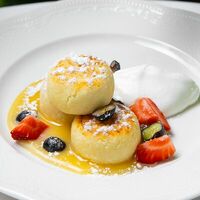Сырники с кокосовой сгущенкой и сметаной в Eclair