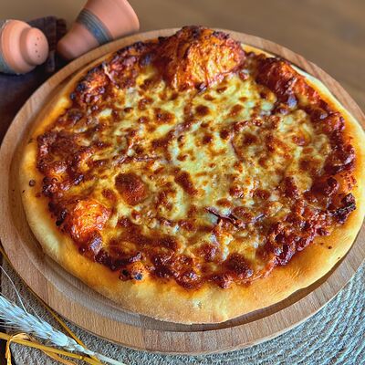 Грузинская пицца с телятинойв Gio bistro по цене 830 ₽