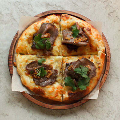 Хачапури с ростбифом и трюфельной пастойв Лали Бистро по цене 810 ₽