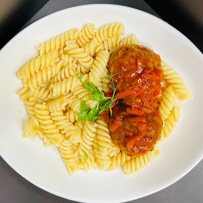 Макароны с тефтелямив Рябинушка по цене 490 ₽