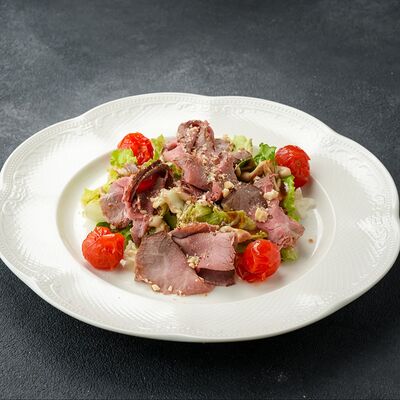 Салат с ростбифом в Мясо и вино по цене 870 ₽