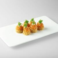 Тартар из лосося на хрустящем рисе в Ossu