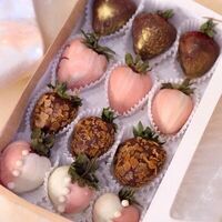 Клубника в шоколаде 12 ягод подарочный набор в Sweetness