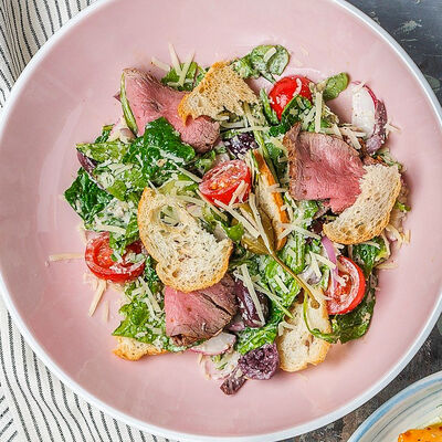 Салат с ростбифом в Двор Помидор по цене 590