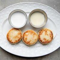 Сырники со сметаной и сгущенным молоком в ЗоЗо
