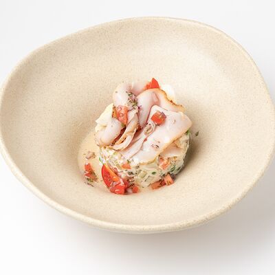 Оливье с пастрами из индейки в Неспешник по цене 720 ₽