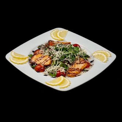 Салат теплый с семгой в Леон по цене 950 ₽