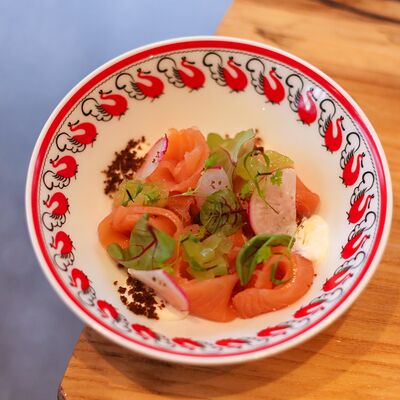 Лосось слабой соли с землей из бородинского хлеба в Тарелочки по цене 890 ₽