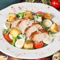 Салат Цезаридзе с цыпленком-гриль в Мушмула