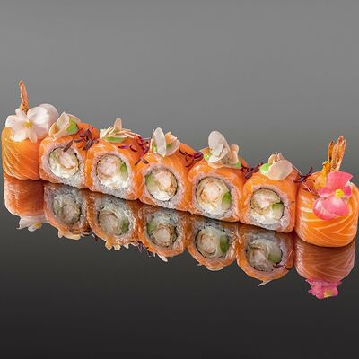 Ролл креветка с лососем и соусом Васаби в OUGI по цене 1550 ₽