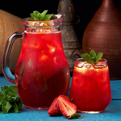 Домашний лимонад Клубника-мята в Деда хинкали по цене 1040 ₽