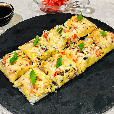 Запеченный ролл Пицца маки в Суши Палки по цене 310 ₽