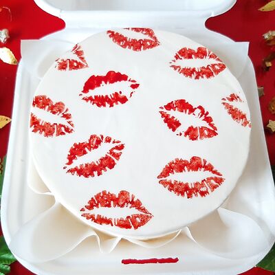 Бенто-торт Поцелуи в Чародейка сладостей по цене 2149 ₽