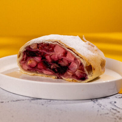 Штрудель Яблоко-смородина в Пекарня Буханка по цене 215 ₽