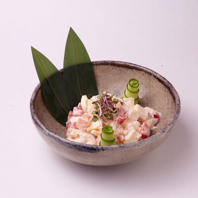 Салат-микс из креветок и копченого лосося в Кабуки по цене 410