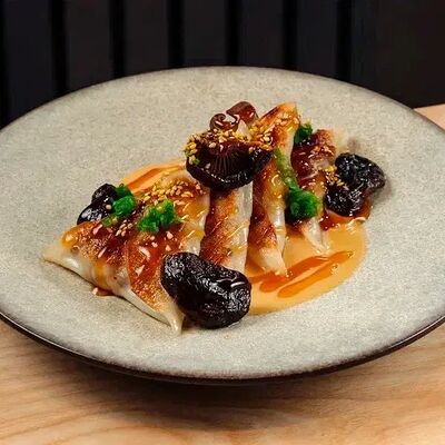 Гедза с креветками в Tsunami по цене 810 ₽