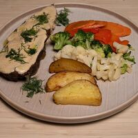 Томленая говядина в перечном соусе с овощами в Green Dog