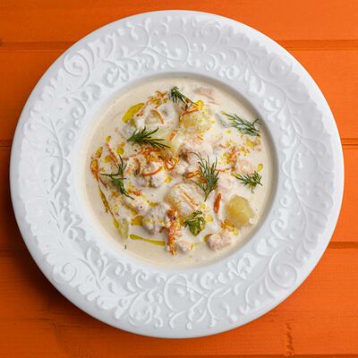 Сливочный суп с форелью и укропом в Сорренто by Novikov по цене 1350 ₽