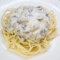 Паста с курицей и грибами в сливках в MaxFood