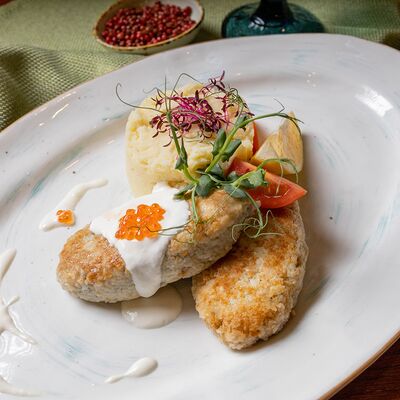 Щучьи котлетки с картофельным пюре в Пхали по цене 880 ₽