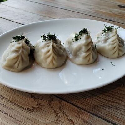 Манты по-узбекски с говядиной в КофеНямия по цене 510 ₽