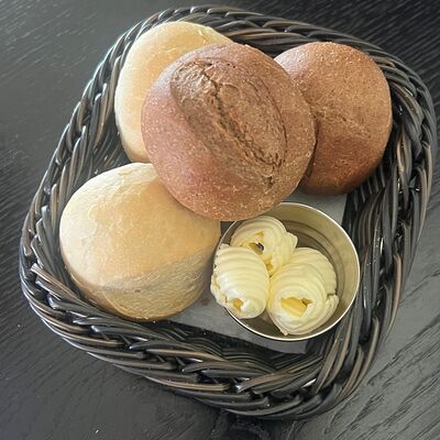 Хлебная корзина с маслом в Терраса по цене 280 ₽