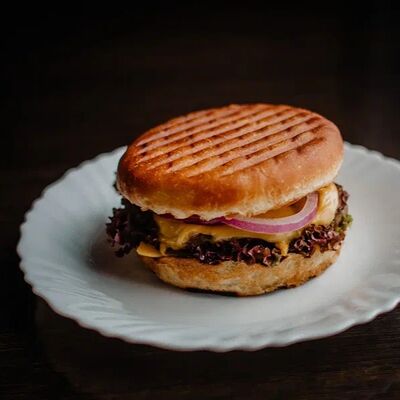 Восток бургер с бараниной (большой) в Хинкали хаус по цене 390 ₽