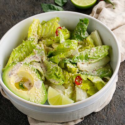 Салат из ромейна с ореховым соусом в Пряности & Радости на Васильевском по цене 390