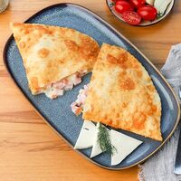 Чебурек с ветчиной и сыром в Чебуречная
