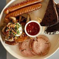 Завтрак охотника в Camon Cafe