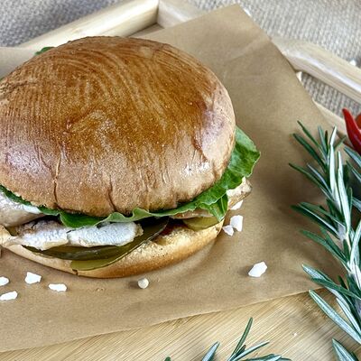 Бургер с курицей в Корпус О бар по цене 480 ₽