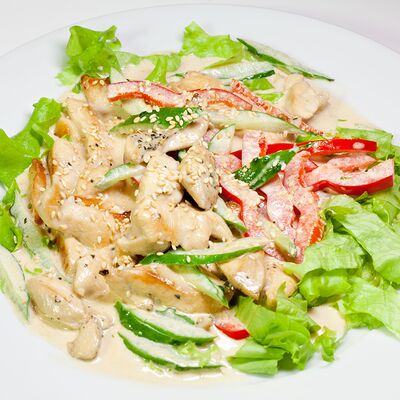 Салат Сливочный с курочкой в Hot-Pizza по цене 350 ₽