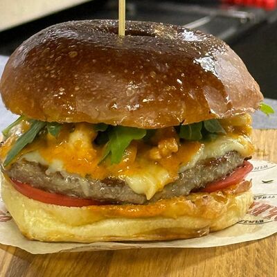 Бургер том ям в Ранчо Grill & Bar по цене 890 ₽