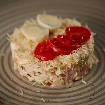 Салат с курицей и томатами в Menthol по цене 440 ₽