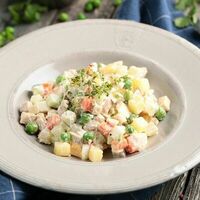 Оливье с копченым цыпленком в Маймун