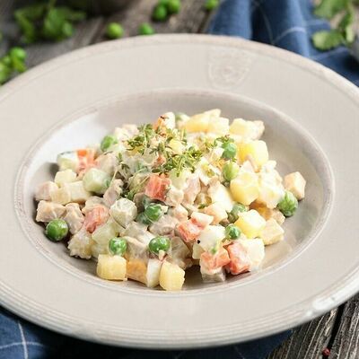 Оливье с копченым цыпленком в Маймун по цене 490