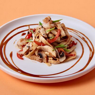 Паста в азиатском стиле в Папи бар по цене 810 ₽