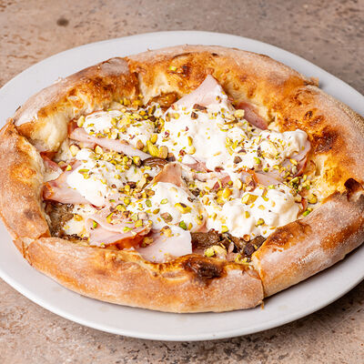 Прошутто котто, страчателла и грибы в Lili по цене 900 ₽