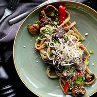 Азиатская лапша с телятиной в More More