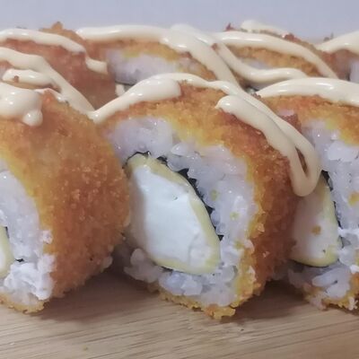 Ролл Темпура с сыром в Хоккайдо по цене 279 ₽